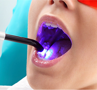 Patient receiving oral cancer screenings